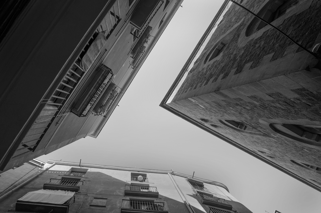 sancho-fotografia-barcelona-sin-sol-arte-contemporaneo-urbanismo-historia-nadir-contrapicado